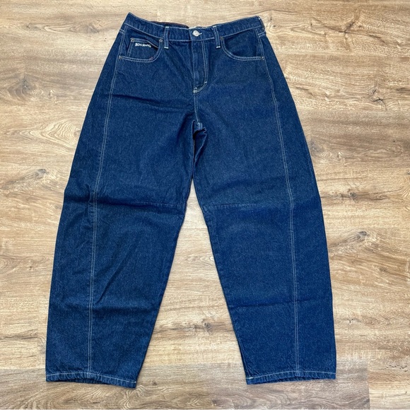 BDG Urban Outfitters Logan Twisted Buckle Barrel Jean Dark Blue Wash Size 32 - Picture 3 of 8